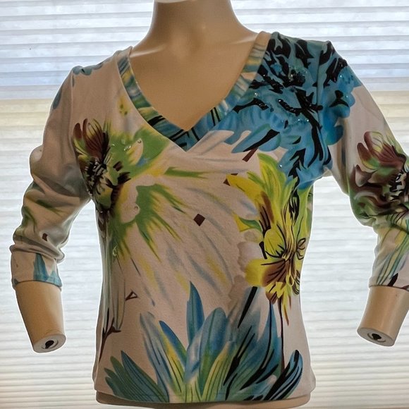 Cache DOUBLE V NECK LIGHT WEIGHT SWEATER WITH FLOWERS EMBLISHEMENTS NWOT SZ M - Picture 1 of 4